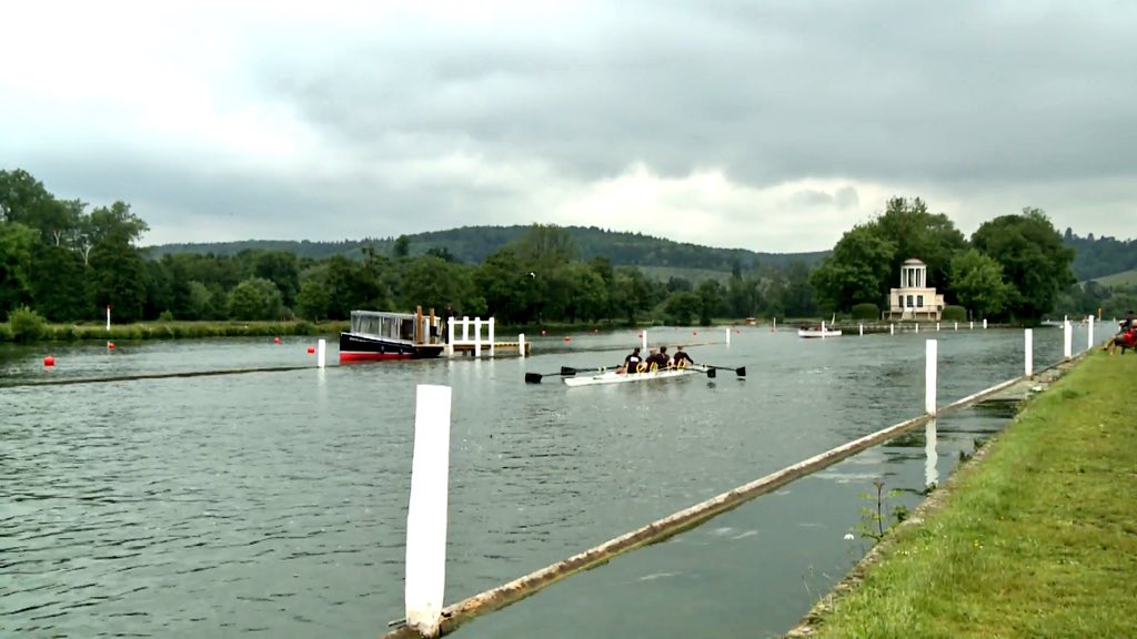 GUBCMen's tweet photo. Glasgow Women's 4 representing the Black &amp; Gold at Henley Women's Regatta #HWR @glasgowunisport @rowingrelated https://t.co/ArwZWDubq9