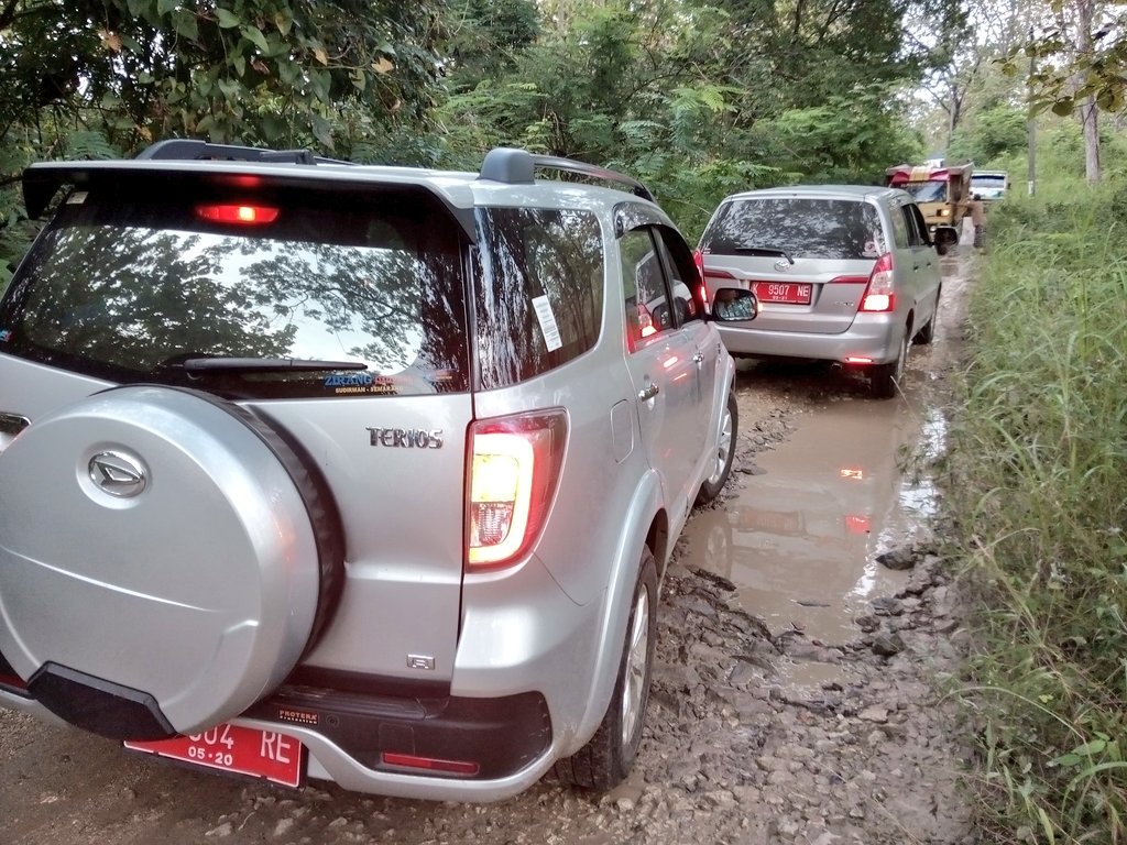 ProkompimBlora's tweet photo. Offroad, perjalanan Wabup @SahabatRohman menuju Desa Bangkleyan pol pucuk kidul Kec.Jati untuk tarawih keliling https://t.co/HklyYSciFN