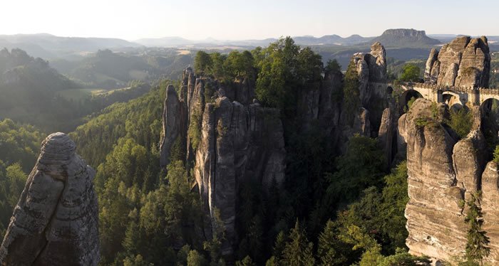 1zerozero's tweet photo. ✅ Sächsische Schweiz, Basteibrücke vom Ferdinandstein, Germany https://t.co/yNpsTU4Sb0