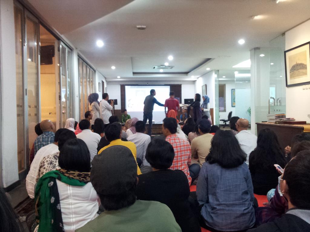 cahayapembeda's tweet photo. @kompastv berbuka puasa bersama skaligus apresiasi kepada teman yang pensiun. ..ceria dan haru... #ramadhanku https://t.co/FaEgkzvH7O