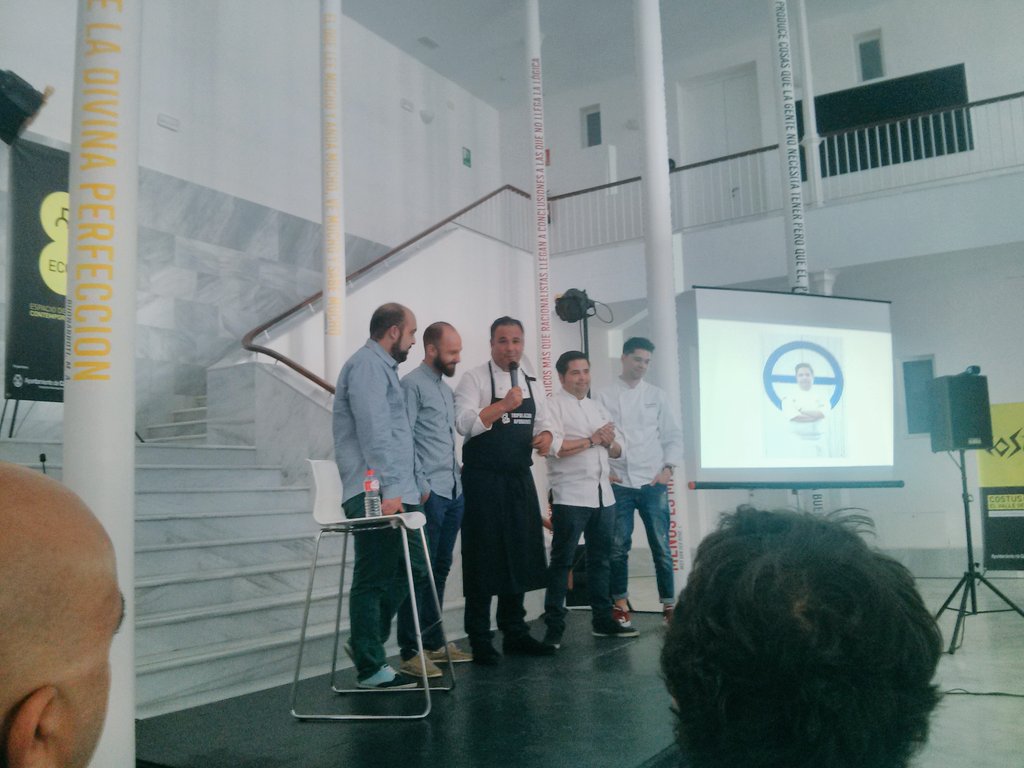 emiliofernandee's tweet photo. Bestial la ponencia de @chefdelmar y del equipo @Aponiente !! El esfuerzo, el arte y el valor de nuestras tierras 🔝 https://t.co/WWLAwxzDDM