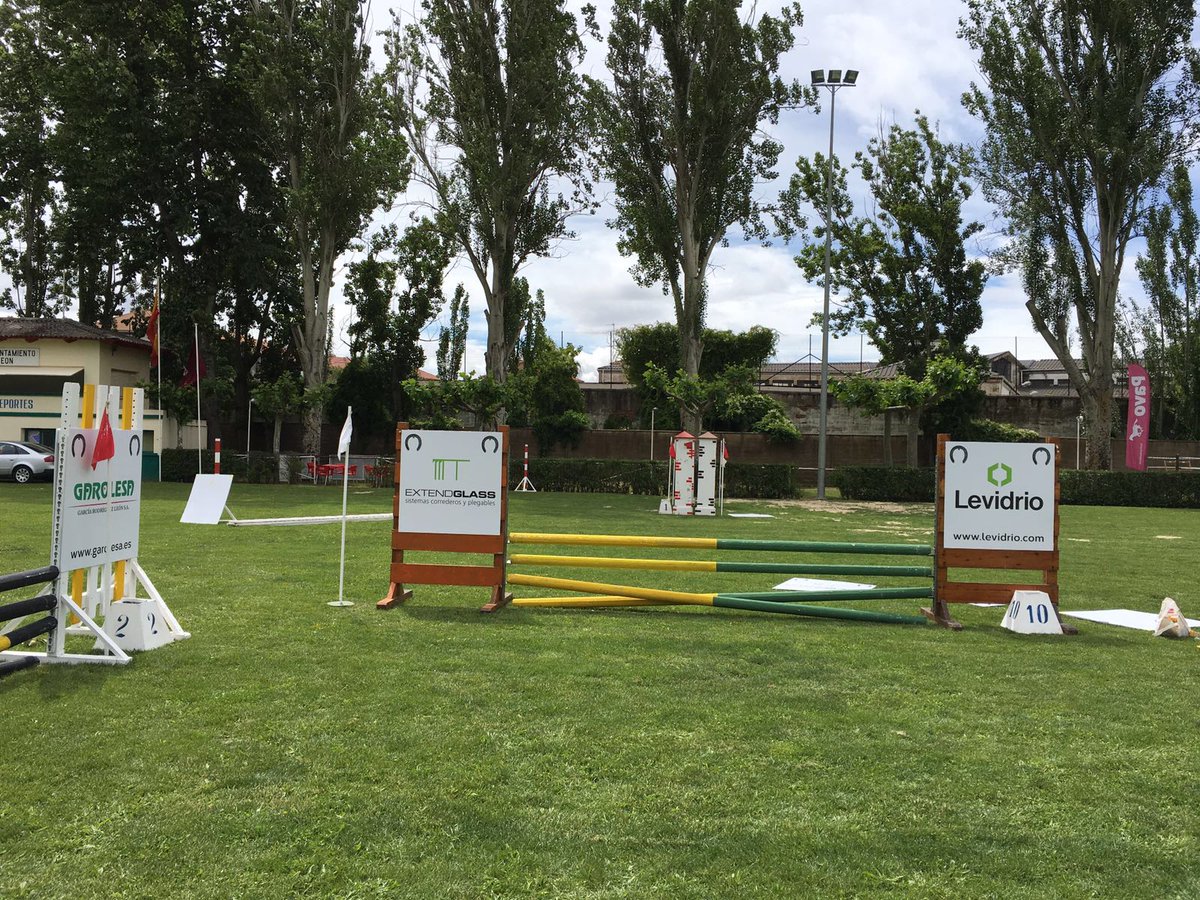 Levidrio's tweet photo. 🏇 Listo nuestro reparo para el Concurso de este finde en @Hipico_Leon 
#leonesp ¡Mucha suerte a todos! https://t.co/VUFuupFqQ0