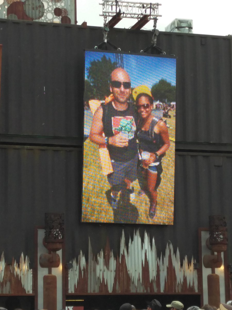 jlb666's tweet photo. #hellfest2015 meets #hellfest2016 🤘
#photoinception cc @GeekyButGirly https://t.co/BjHebwFz8m