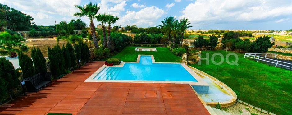 Imagine to spend time in this beautiful garden|Ref: 911681|Contact James on 9949 3147| goo.gl/gLnAaH  #HOQ
