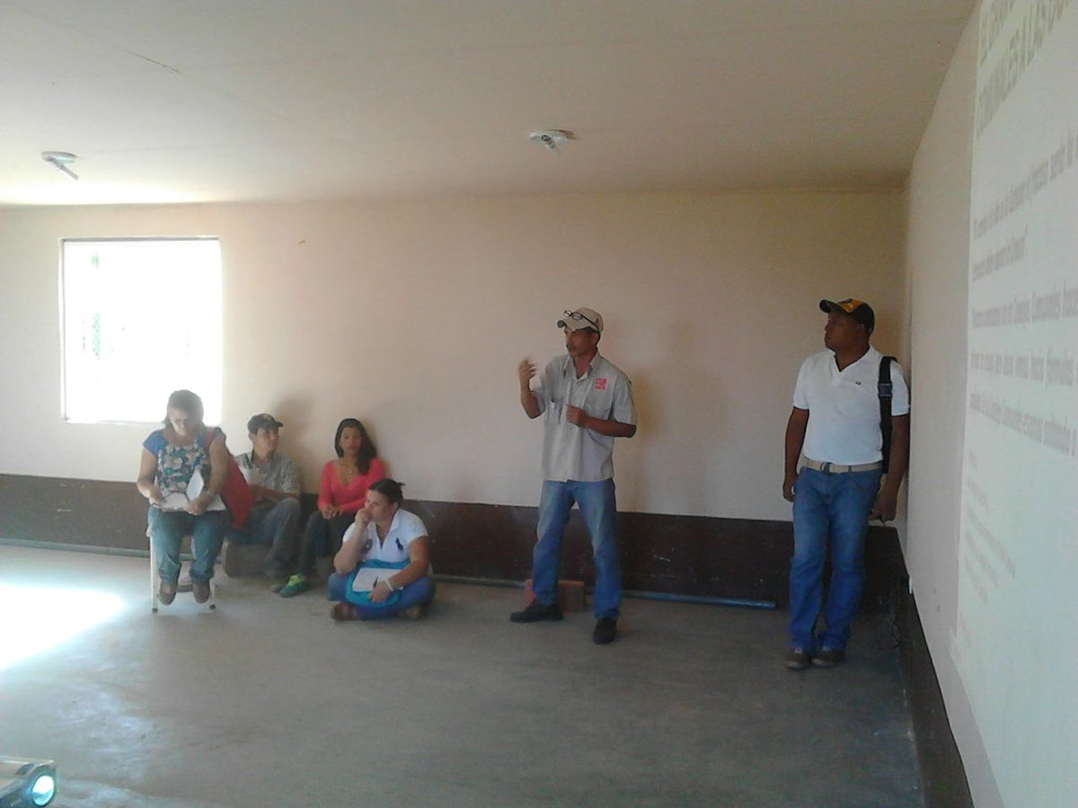 mia_441's tweet photo. #Emcomuna #Mincomunas #Fundacomunal formando al poder popular de la Base d Misiones El Morro #ComunaONada https://t.co/jR4AqqeHWw