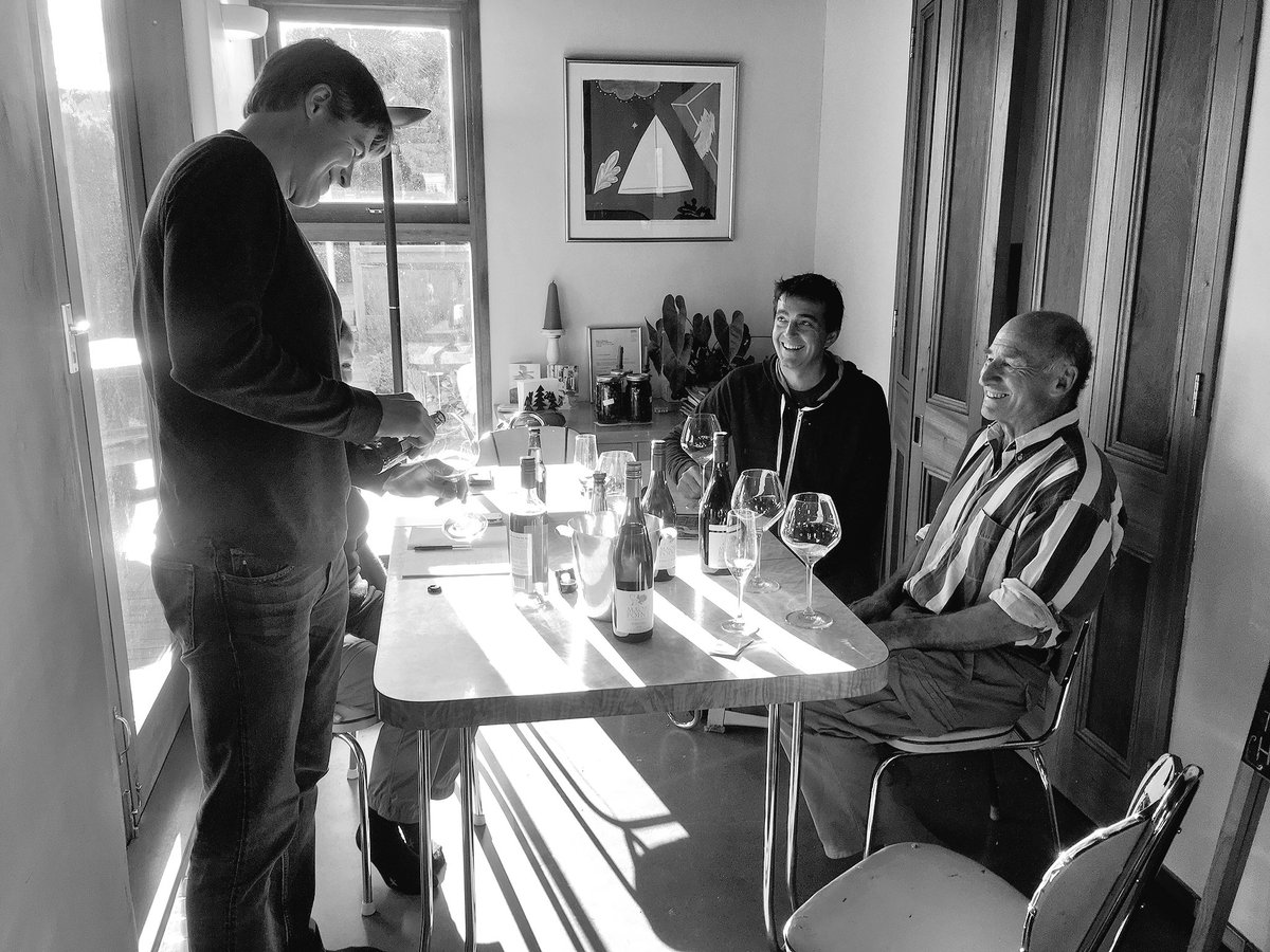 TheGrapeHunter's tweet photo. Great spending time with the wonderful crew from @maori_point and @WineSolutionsNZ #centralotago #nzwine https://t.co/iJesoPnT3H