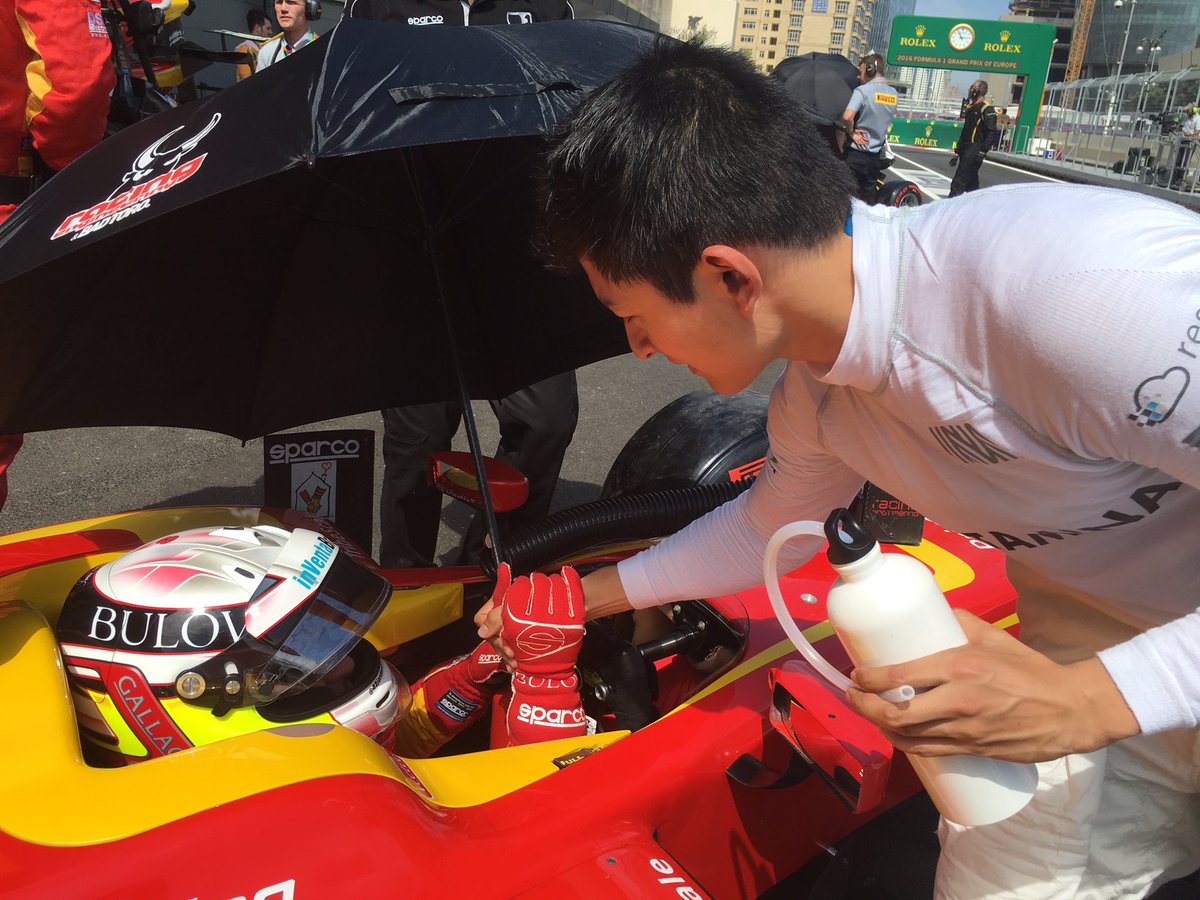 ManorRacing's tweet photo. Rio greets our Development Driver @42jordanking &amp; wishes him luck for @GP2_Official #Qualifying. On...now! https://t.co/PWtBlLhpSI