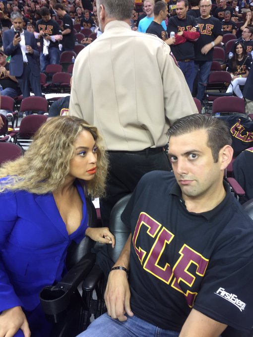 Voir l'image sur Twitter