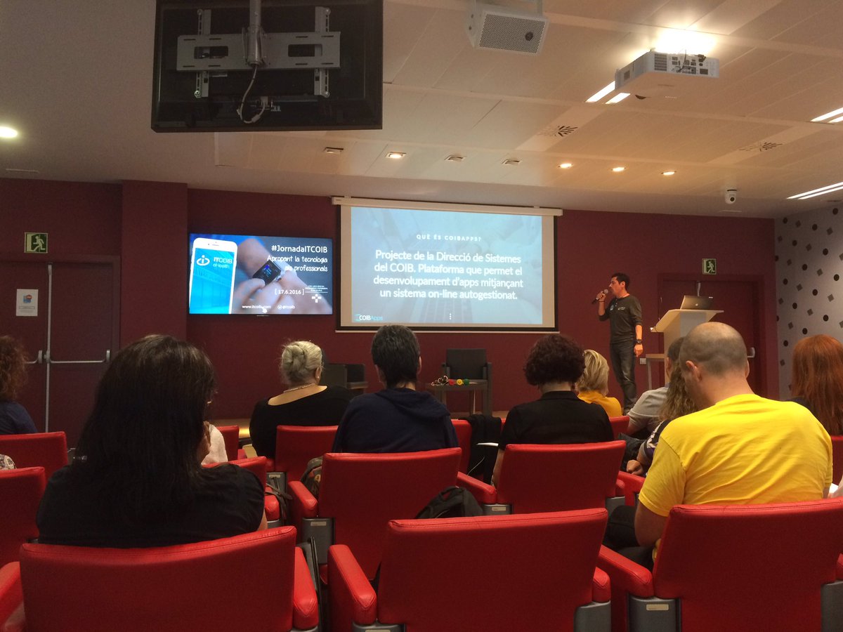 ferenfer's tweet photo. Gracias @OctaviRodriguez por estar en #coibapps una plataforma genial! #JornadaITCOIB @itcoib https://t.co/hvYBICBq5m