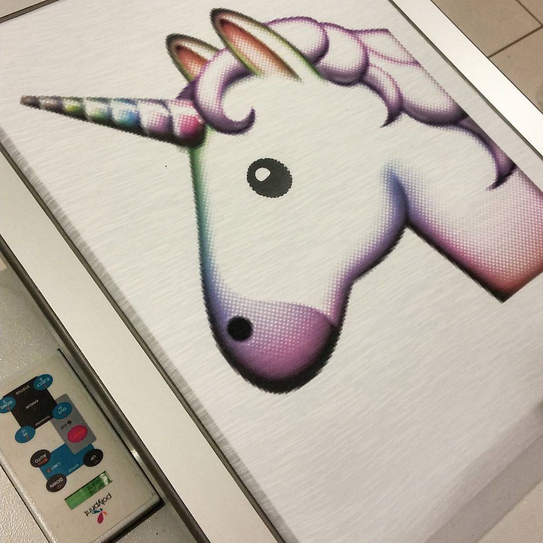 TAGSTORETRAPANI's tweet photo. T Shirt Lady #UNICORN #EMOJI #whatsapp #emoticon #smartphone  #tshirt #tee #polyprint #digital #digitalprinting https://t.co/ij6eD96t1d