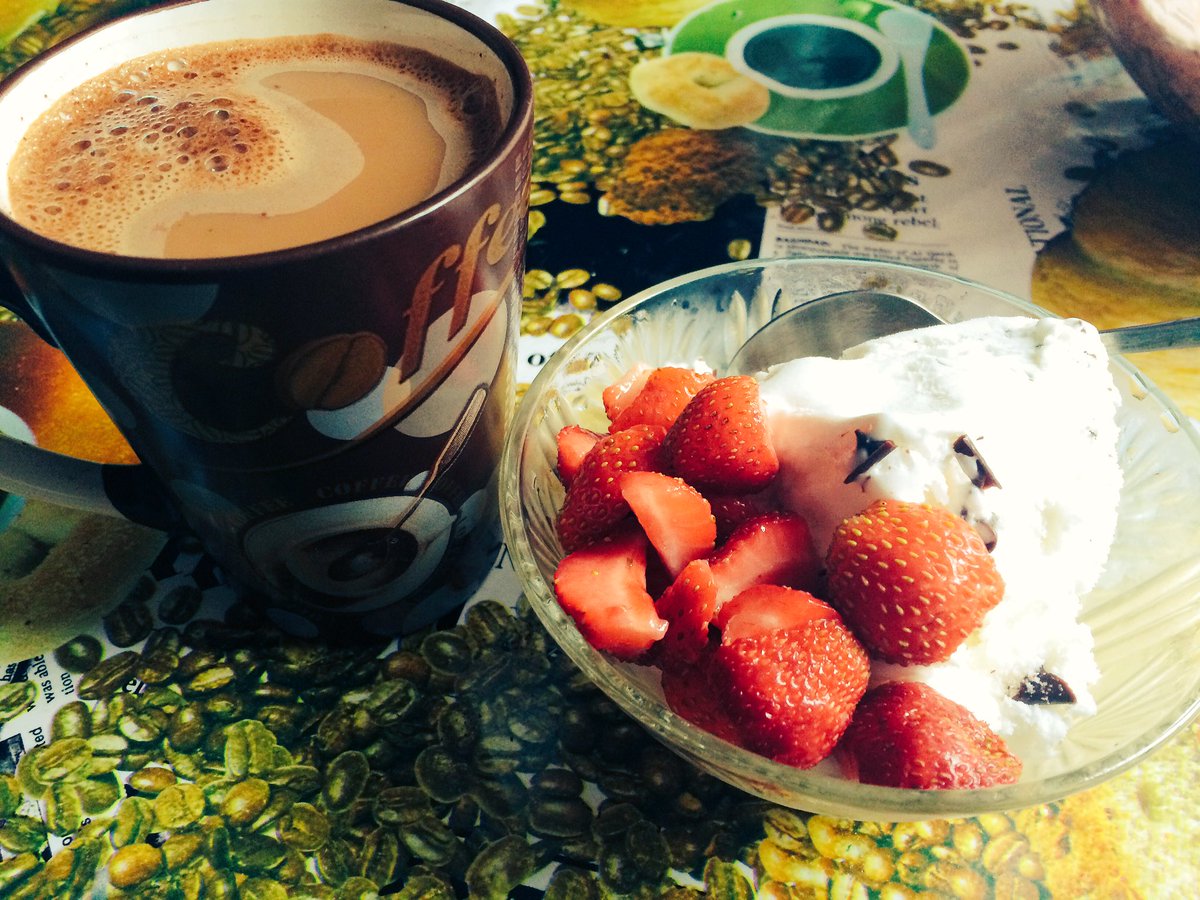 mella171's tweet photo. 🍧+🍓+☕️= #maziesvētki ☺️ https://t.co/6lw6r3AP9m