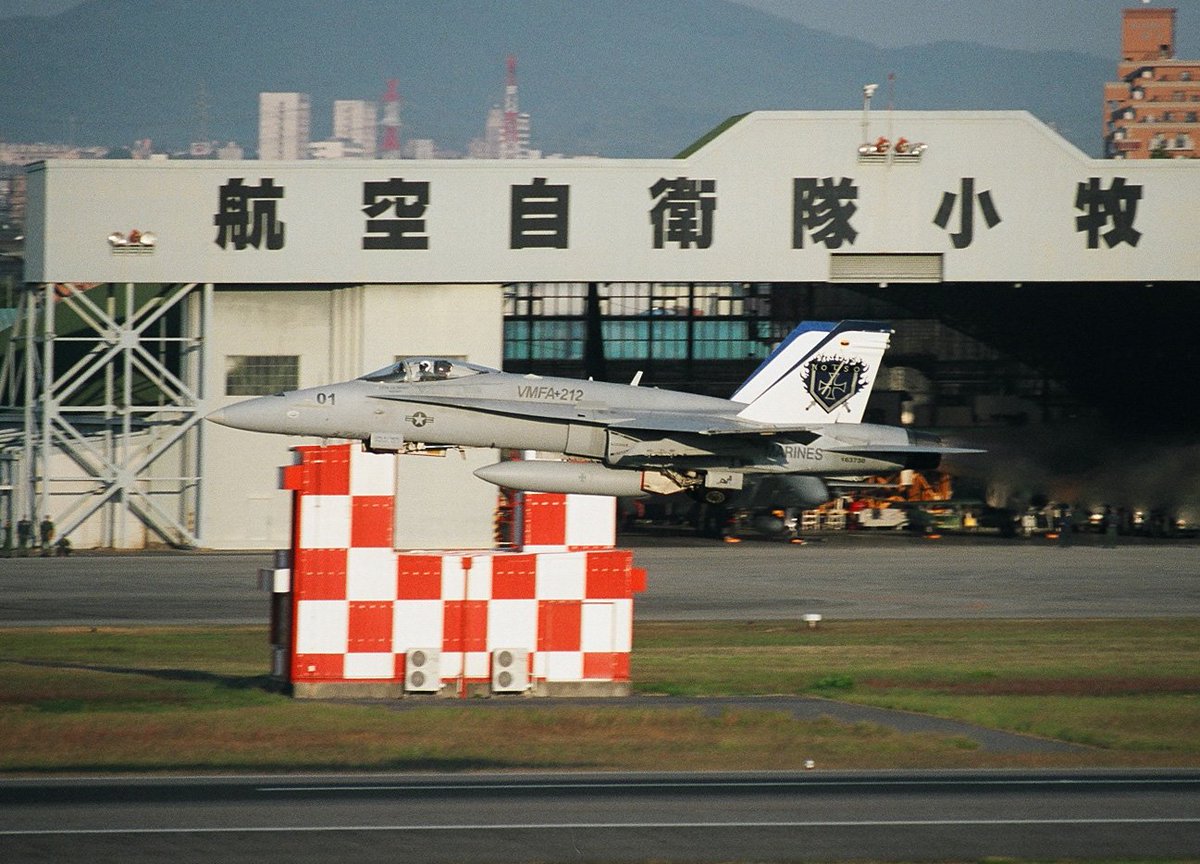 なごやん No Twitter 1990年代は日本の民間空港で米軍機の飛来回数は長崎空港が1位 名古屋空港が2位で 年間100 0回も米軍機が飛来していた 福岡は元々は米軍板付基地で現在も米軍が使用しているので統計には入っていない なごやん No Twitter 1990年代は日本の民間空港で米軍機の飛来回数は長崎空港が1位 名古屋空港が2位で 年間100 0回も米軍機が飛来していた 福岡は元々は米軍板付基地で現在も米軍が使用しているので統計には入っていない