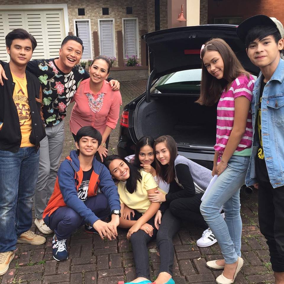 SCTV's tweet photo. Sesaat lagi siap-siap nonton cerita Ariel dan Eric di #MermaidInLove pkl 20.15 WIB 
https://t.co/GEOgommheA