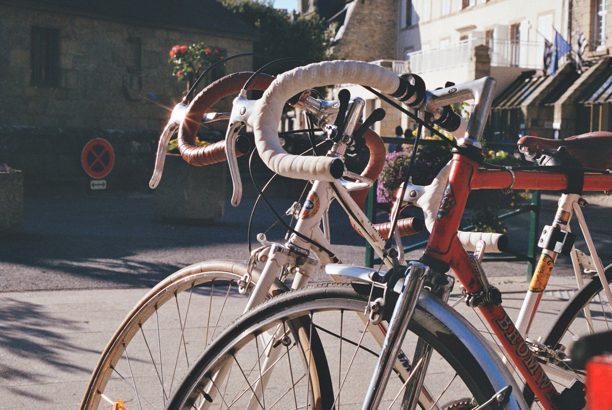 pathadventures's tweet photo. Sprucing up for a weekend sprint! #trainhardfighteasy #cycletosahara #RoamingCreatives #35mm #vintagebicycle https://t.co/NsTLLr27LZ