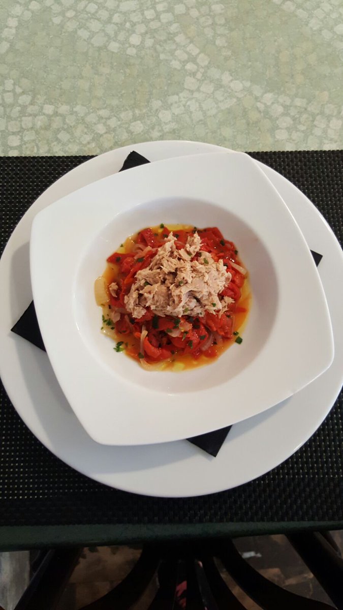ZeppelinTorre's tweet photo. Riquísimos platos del día que añadiremos al menú hoy.
-Ensalada de pimientos
-Palometa marinada con gengibre y soja https://t.co/864BOAtKFV