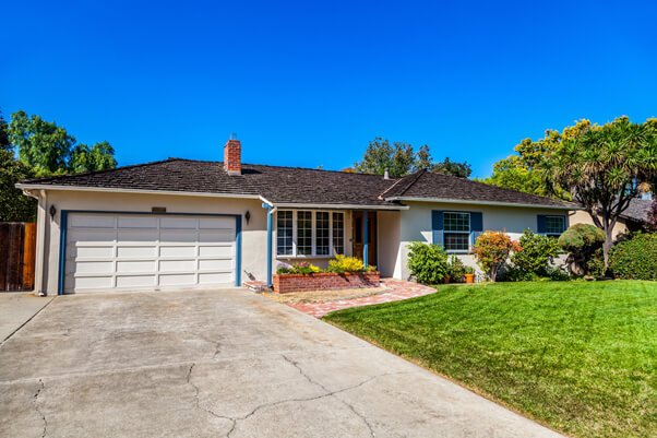 GarageDoors4You's tweet photo. Interested in starting a #business in your #garage? Check out our new blog for helpful tips: https://t.co/YspBSVX1ge https://t.co/wSDGPxdeFY