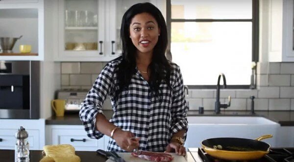 OGTH24's tweet photo. Today on cooking with Ayesha:
"Hi guys, on todays show I have a ton of flavors to choose from, but today it's salty" https://t.co/O2hqRvp4Jb