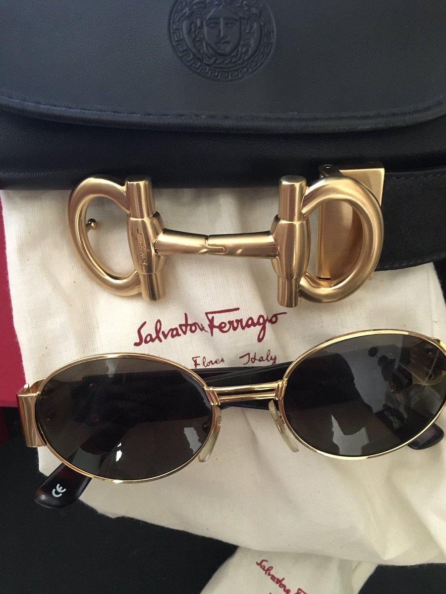 BerryMixGang's tweet photo. #Versace am reflektieren #ferragamo am provozieren https://t.co/0rsyjbUlnu