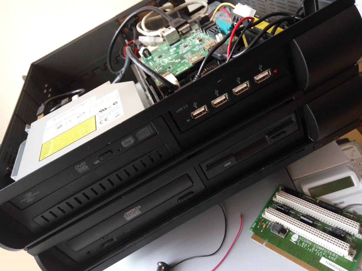 RISCOSbits's tweet image. Perhaps a better clue....
#prototype #RISC_OS #RiscPC #hybrid