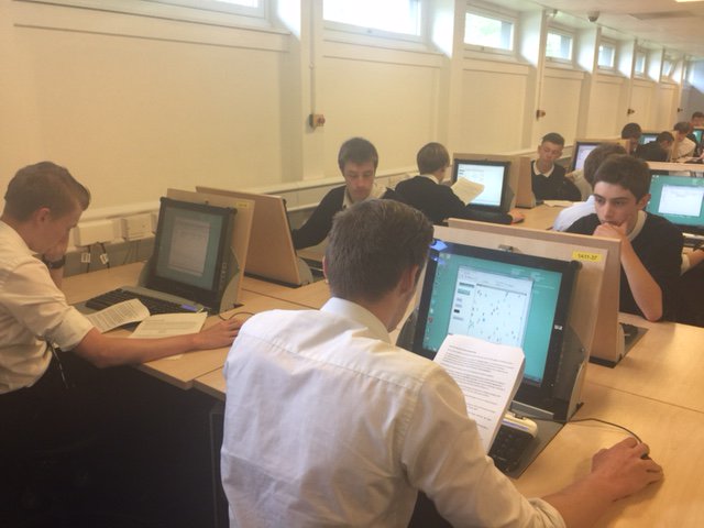 IHSbusiness's tweet photo. Computer Simulation at Stirling University #IHSupdates #csstir #csmstir https://t.co/9ZagpG2D41