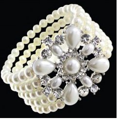 CalmWeddings's tweet photo. Our range of accessories is perfect for all brides. #c https://t.co/J1xUjP94wA aterforall #calmweddings https://t.co/PwOKt7snnc