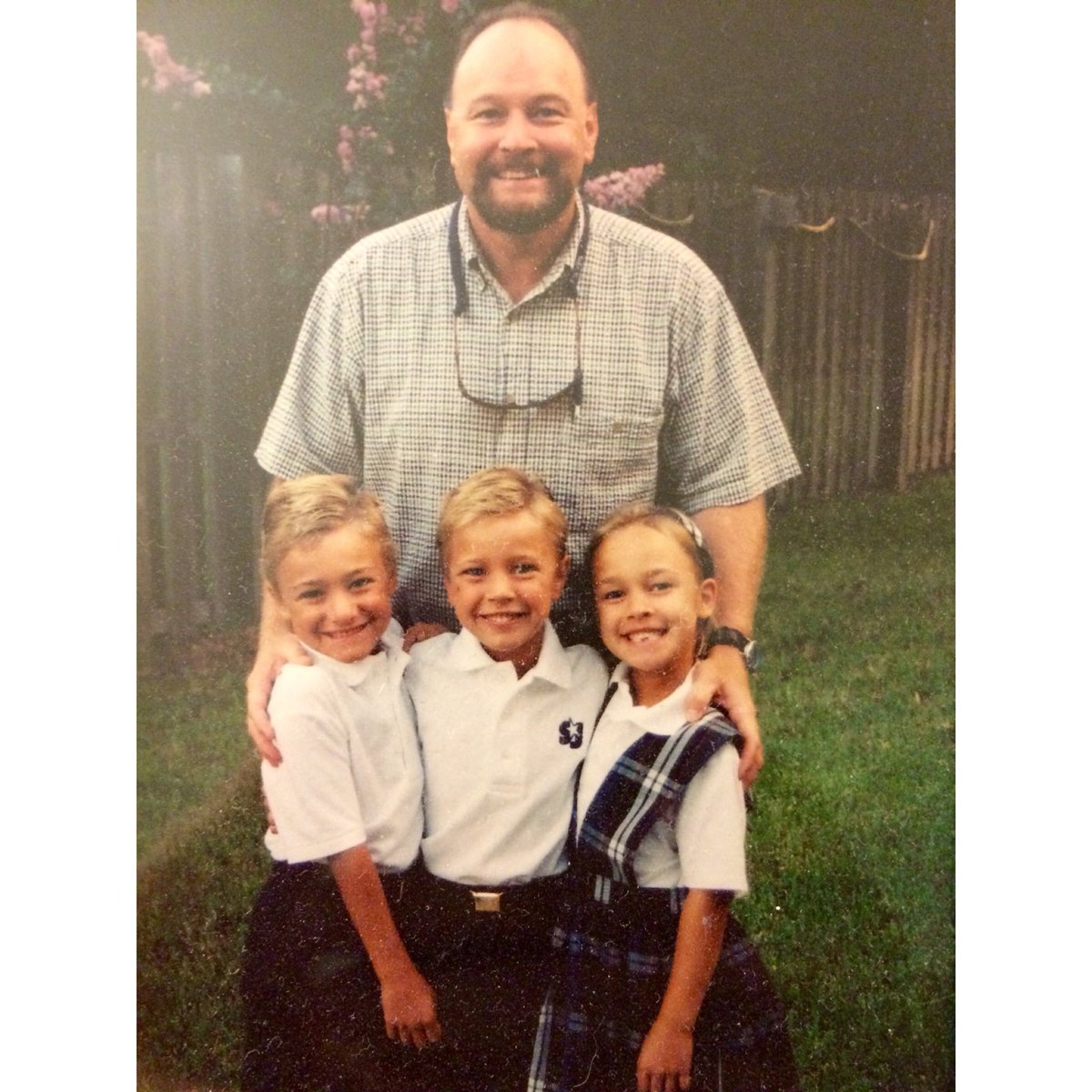 madeleineee_11's tweet photo. Happy Birthday to the first man who loved me, treated me like royalty, and was my hero #TeamRobForever ❤️👼🎈🎉 https://t.co/KIy4VfqLyj