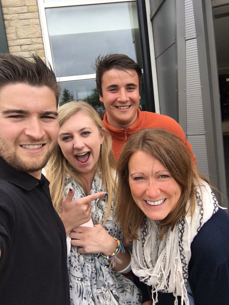 PapaKata's tweet image. When the #papafam randomly meet at Peterborough services! What are the chances?! #ontheroadagain