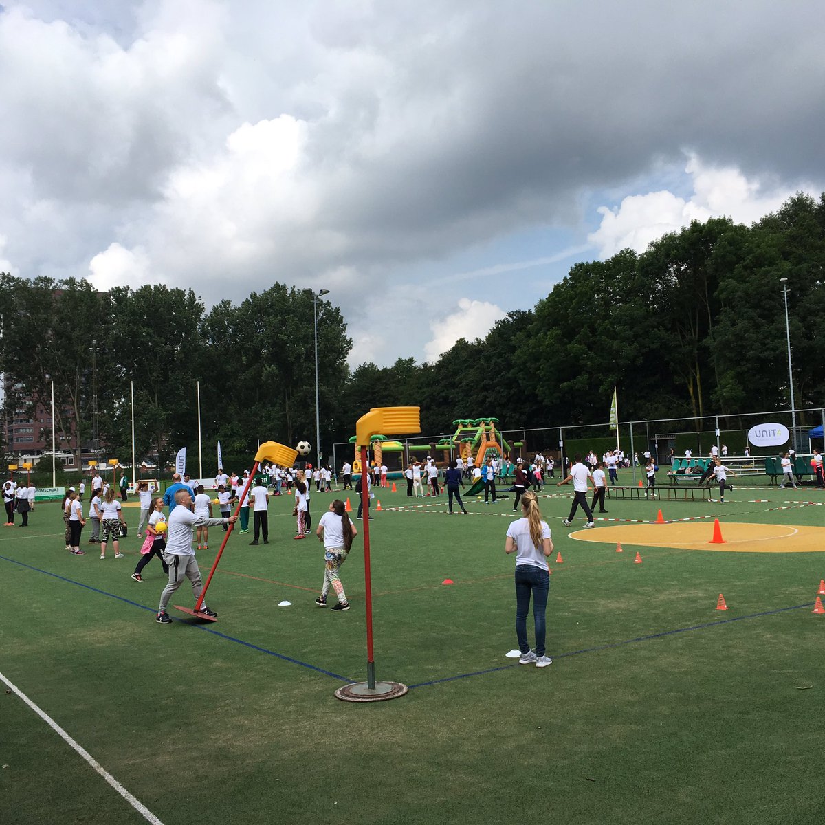 StephanSieber's tweet photo. 300 kids, 100 Unit4 colleagues, 1 day of fun + sports, great partnership @NederlandCares. Thank you! #csr #unit4 https://t.co/JVntlAxsd1