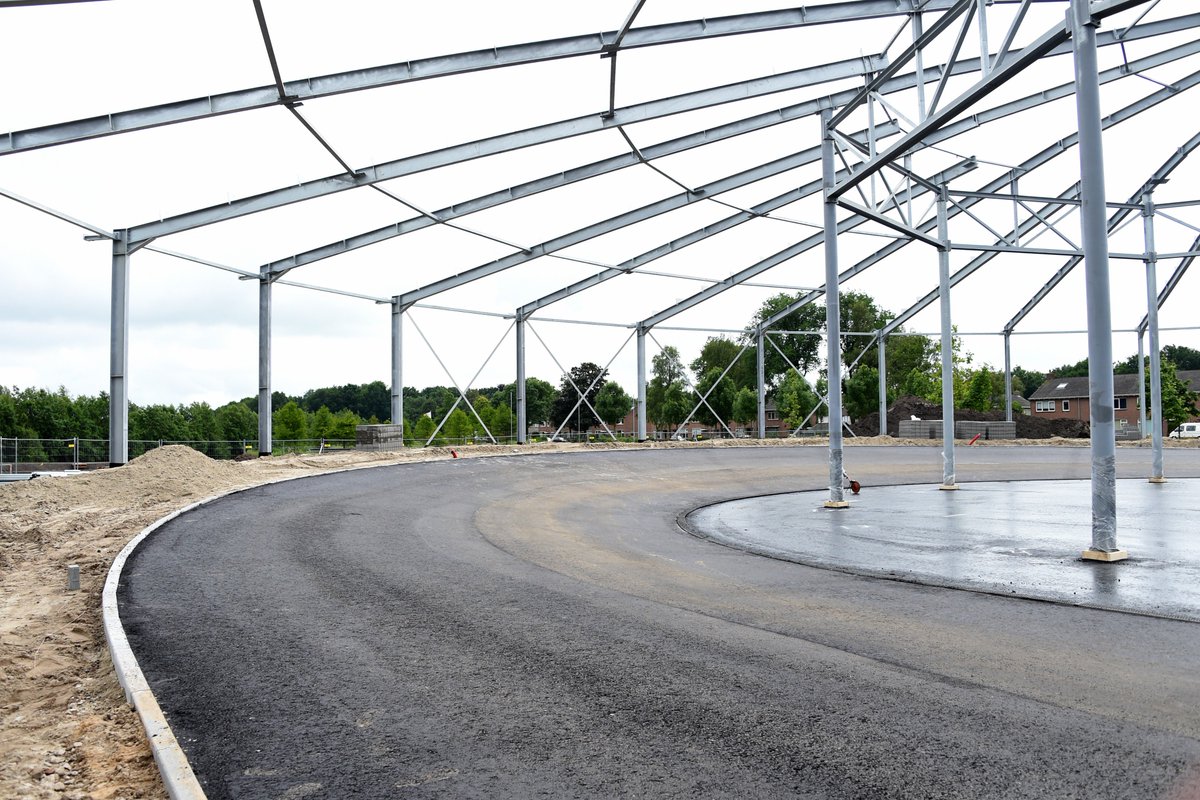 Deze week is het asfalt gestort in het inline-skatecentrum! Weer een stap dichterbij de Vesmacolaag! #buitensport