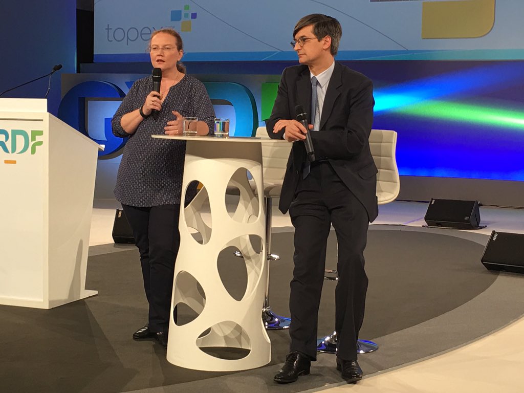 JeanLemaistre's tweet photo. Le public de + en + fasciné par la grande émission #TOPEX2016 ... Il faut dire que Sandra et Edouard sont sur scène https://t.co/BS1G2ih1Sj