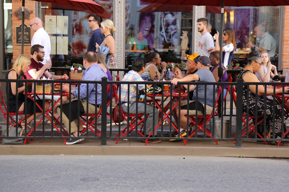 HwoodGreektown's tweet photo. Make sure you stop at #GTSundown on Monroe Street. Art, Entertainment and Dining - it's the perfect evening! https://t.co/Kttki26Lkz