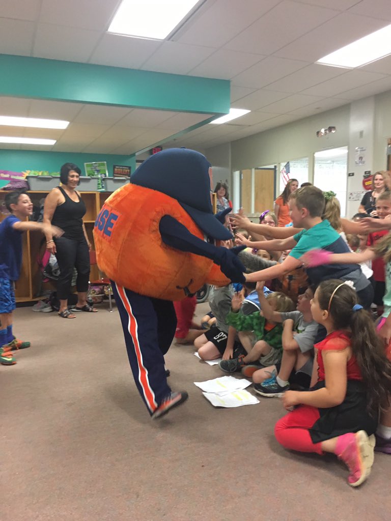 MrsONeilWFE's tweet photo. Look who came to visit 2nd grade! https://t.co/0xKnQ2Vyk7