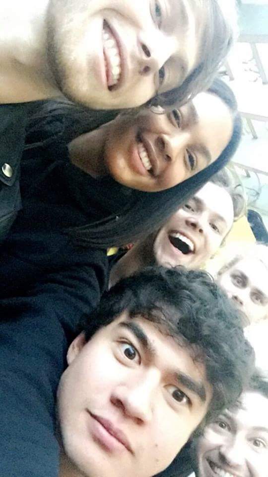 RT_urGoals's tweet photo. Group selfie with the whole band 😍 https://t.co/SF3yznNxyv