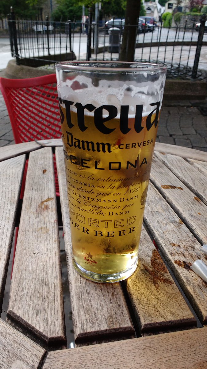 paulrogers11's tweet photo. Mmmmmmmm 1st drink of the day at the #bodegabar in Bowness #estreella #happydays https://t.co/vEzFRjbWi5