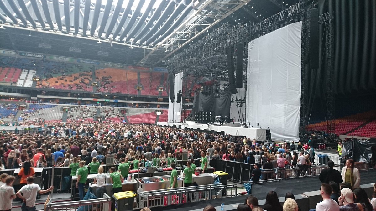 Ready for Rihanna in the ArenA with <a href="/JanDor/">Jannetta Dorsman</a> :-)