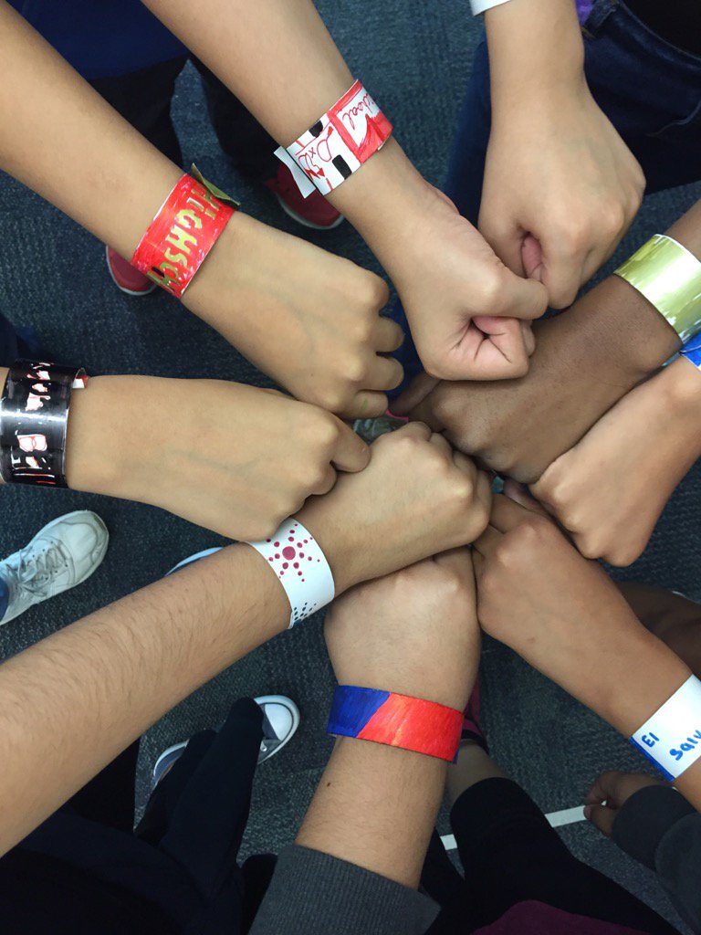 MsShepardson's tweet photo. Slap Bracelet Power #tjmsigd2016 https://t.co/zfXRJjoy40