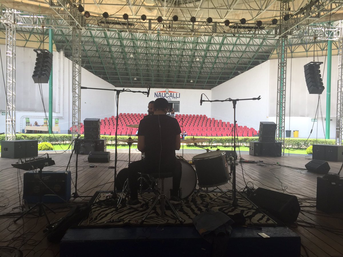 buffalo_mx's tweet photo. Casi listos! #vidamusicfest #todoscontralelcancerinfantil #DestellosDeLuz https://t.co/nwNvmLueXS