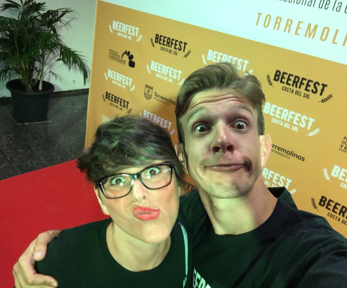Inma__Arroyo's tweet photo. #BEERFEST_CS #BFCS2016 con @AleRubio89 🍻 https://t.co/dWdVS9pF3h