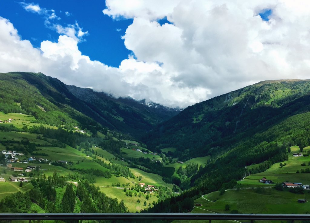 nshah_09's tweet photo. innsbruck // 🇦🇹 https://t.co/KcVa5bDazL