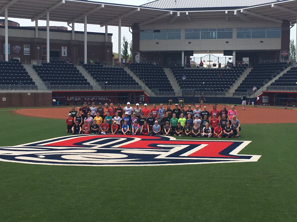 15MorganP's tweet image. Camp week is coming to an end #LUSB #LibertySoftball