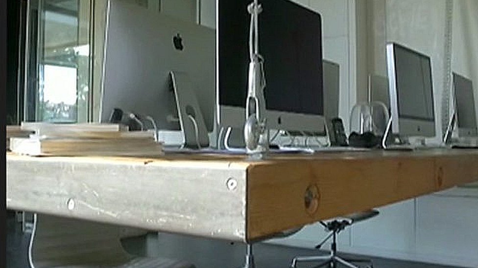 bbcmundo's tweet photo. Cómo es el escritorio que te obliga a dejar de trabajar https://t.co/WbV6HNgO1m https://t.co/rPd6kP4LvS