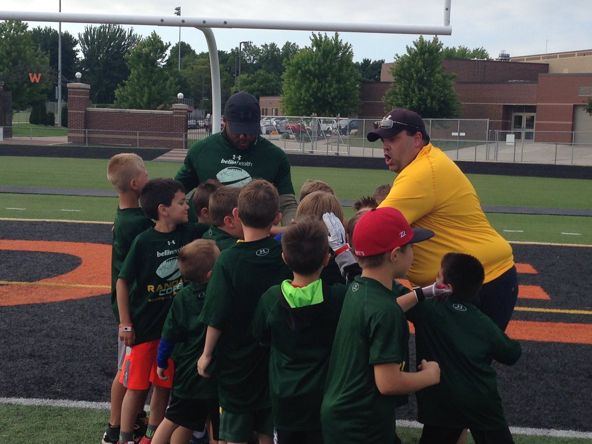 rcobb18's tweet photo. Young @packers fans having a blast at my @ProCamps sponsored by @pepsi #ad https://t.co/Qb0hHdkNPs