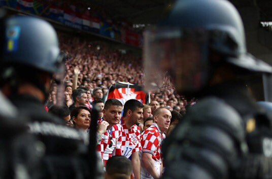 UltrasNation's tweet photo. Czech Republic - Croatia. (17/06.16) https://t.co/Z4EAcC3nFO