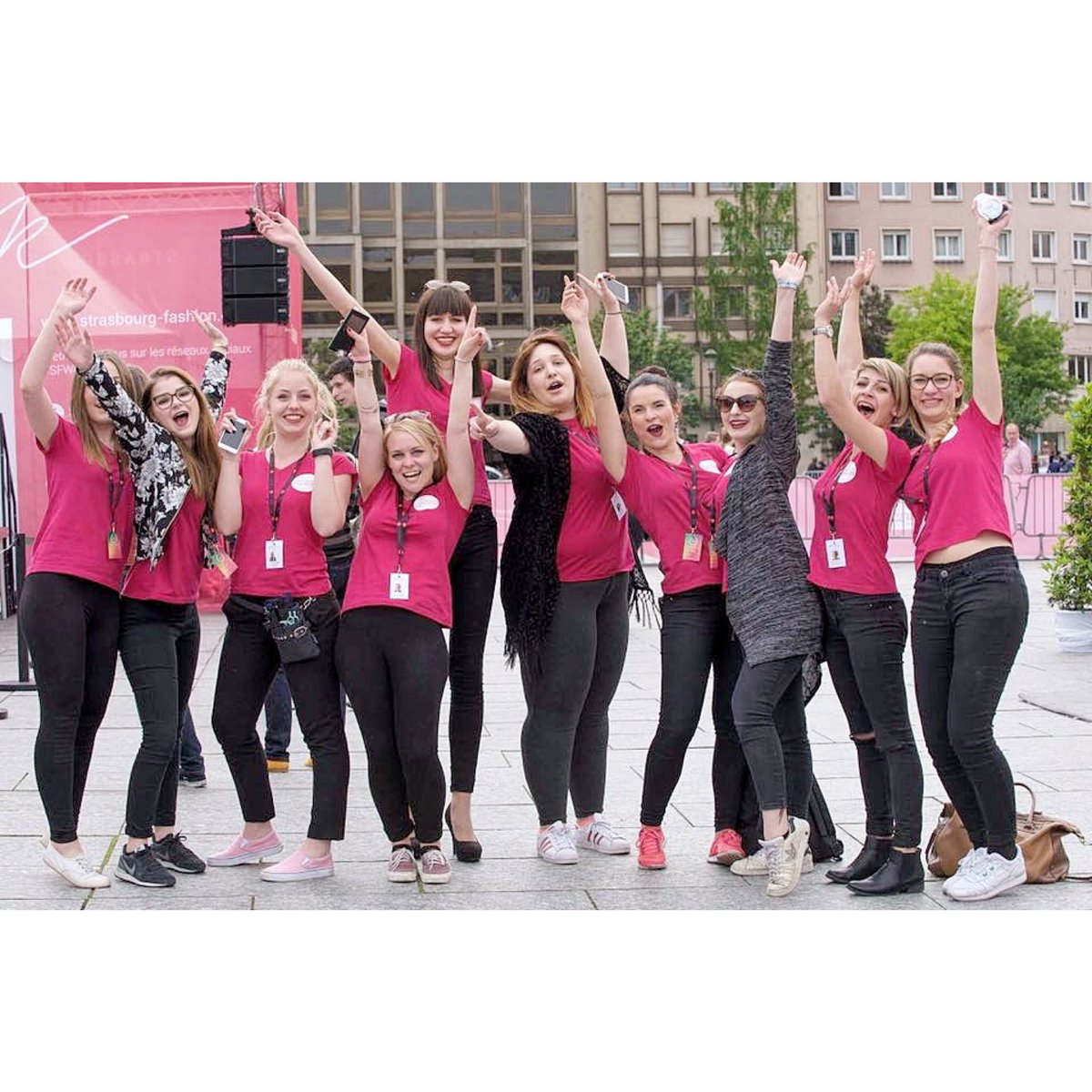 strasfashion's tweet photo. Nos maquilleuses/coiffeuses/bénévoles de @PIGIERCreation Strasbourg lors de la #sfweek au Village de la Mode ! 🔝 https://t.co/bI7YyHoKOl