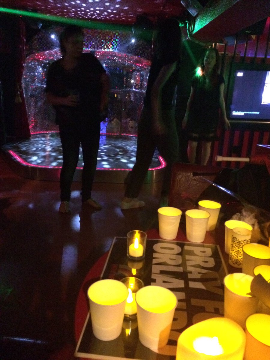 flipperpinball's tweet photo. パーティーを続けよう。
#PrayForOrlando #NoHate https://t.co/jqIkQwLBdn