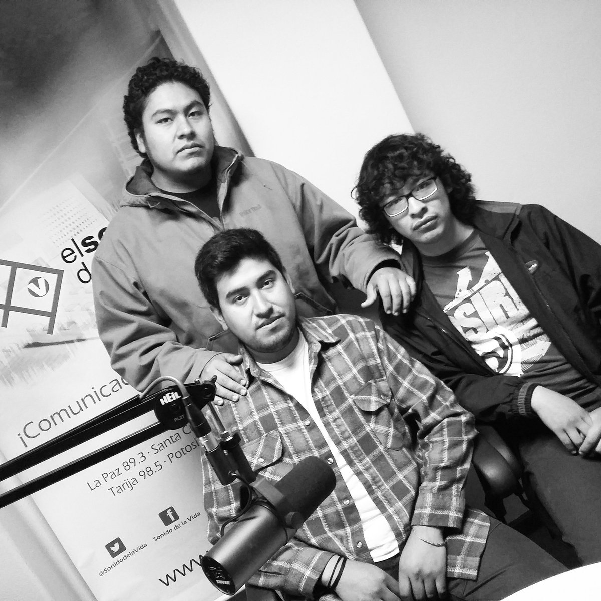 sonidodelavida's tweet photo. Al aire [#PuntoVida] conversando con @Gibbor_Bolivia la banda paceña actual No1 del #Top5Nacional. ¡Síguenos! https://t.co/oB4ItR4bjw