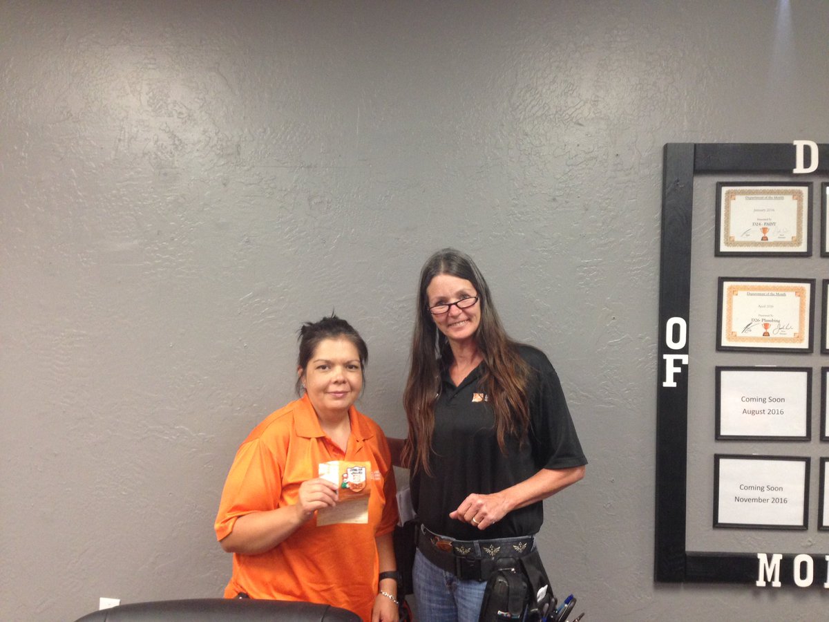 OfZelda's tweet photo. Mary receiving a homer for great bay service! @lanawarriner @deborah_rambo https://t.co/O8g6XNX6Mx