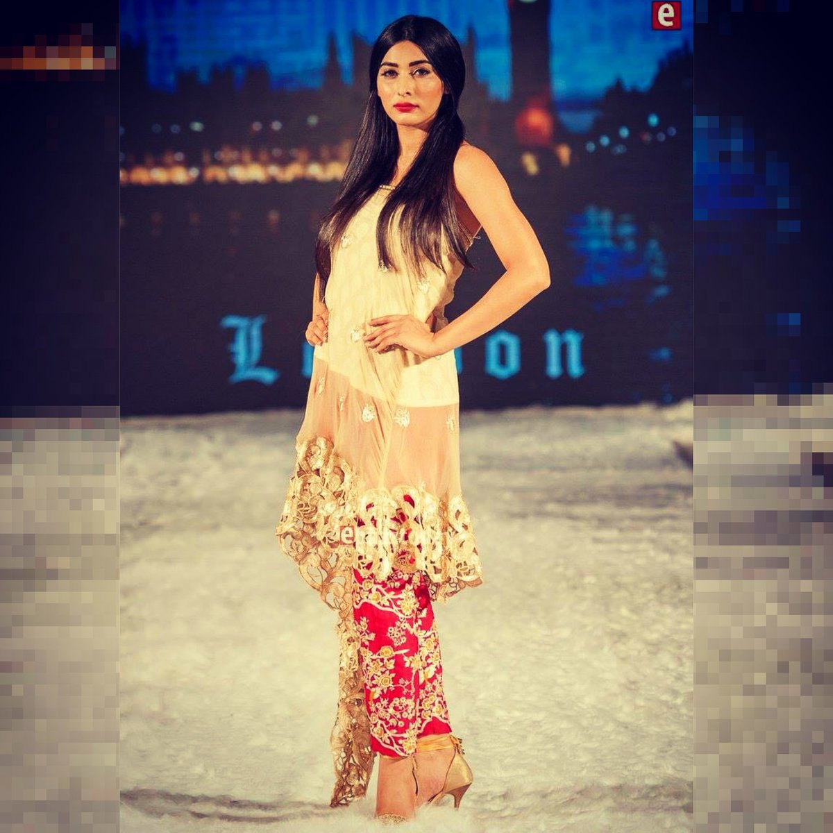 eshal_fayyaz's tweet photo. L O N D O N
#PSF9 #ramp #model #red #london #pakistan https://t.co/cboeFnRAbk