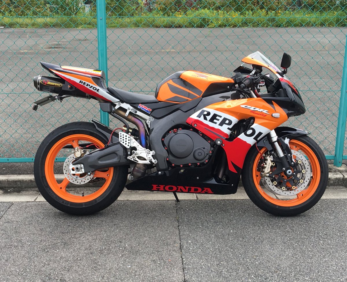 和人 Pa Twitter 年齢とバイク見ていいと思った人がrtしてくれる 19歳 Cbr1000rrsc57後期レプソル Dio110レプソル風に乗っています