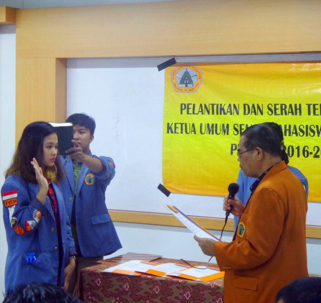 Pelantikan saudari <a href="/VinnyFeb/">Arvinny Febritty</a> sbg Ketua Umum Senat Mahasiswa FISIP UPDM(B) 2016/2017. Semangat ya Presiden Mahasiswa!